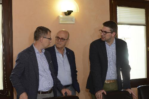 Alcuni componenti della Giunta regionale (da destra assessori: Pierpaolo Roberti, Sebastiano Callari e Stefano Zannier) prima della riunione 